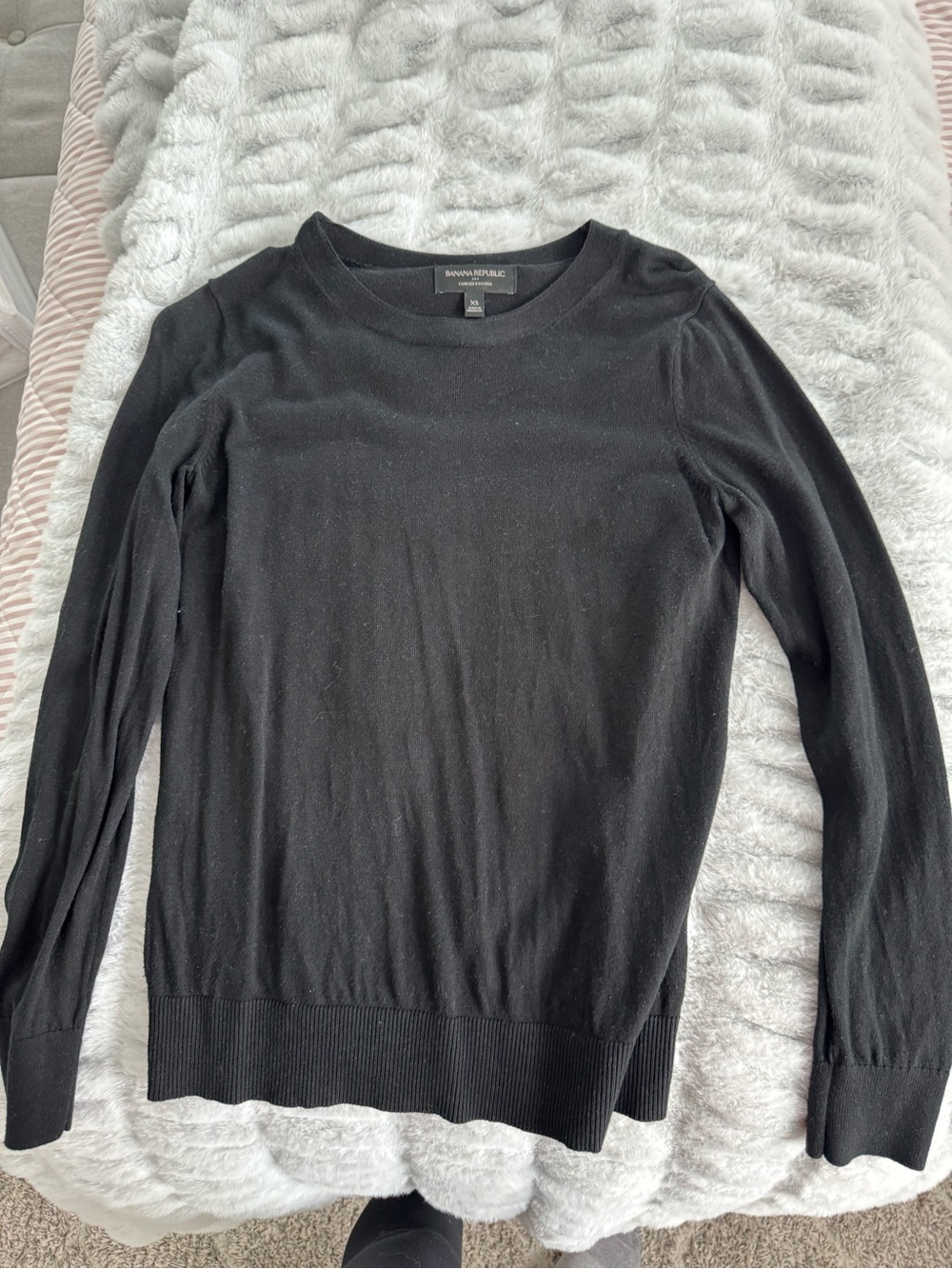 Banana Republic Black Crewneck Lightweight Sweater
